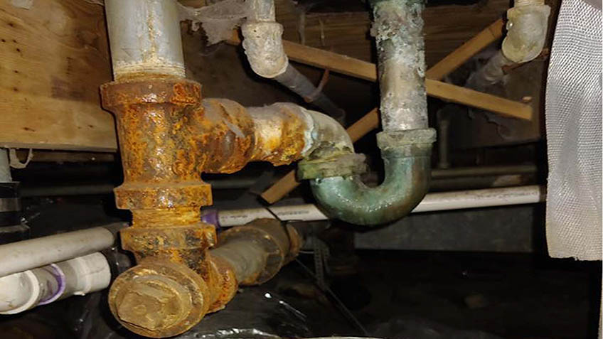 plumbing repairing water pipe leak
